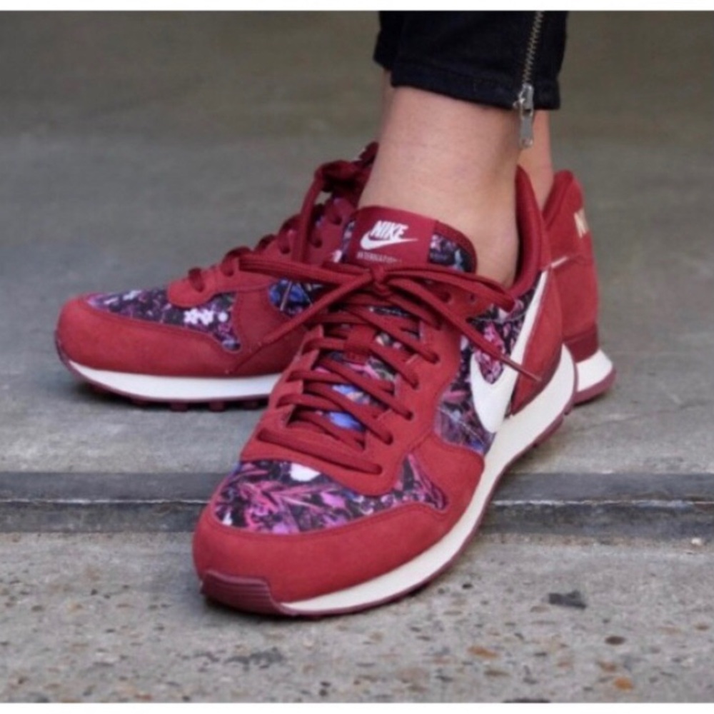 New Nike Internationalist Premium Floral Sneaker Sz 7.5